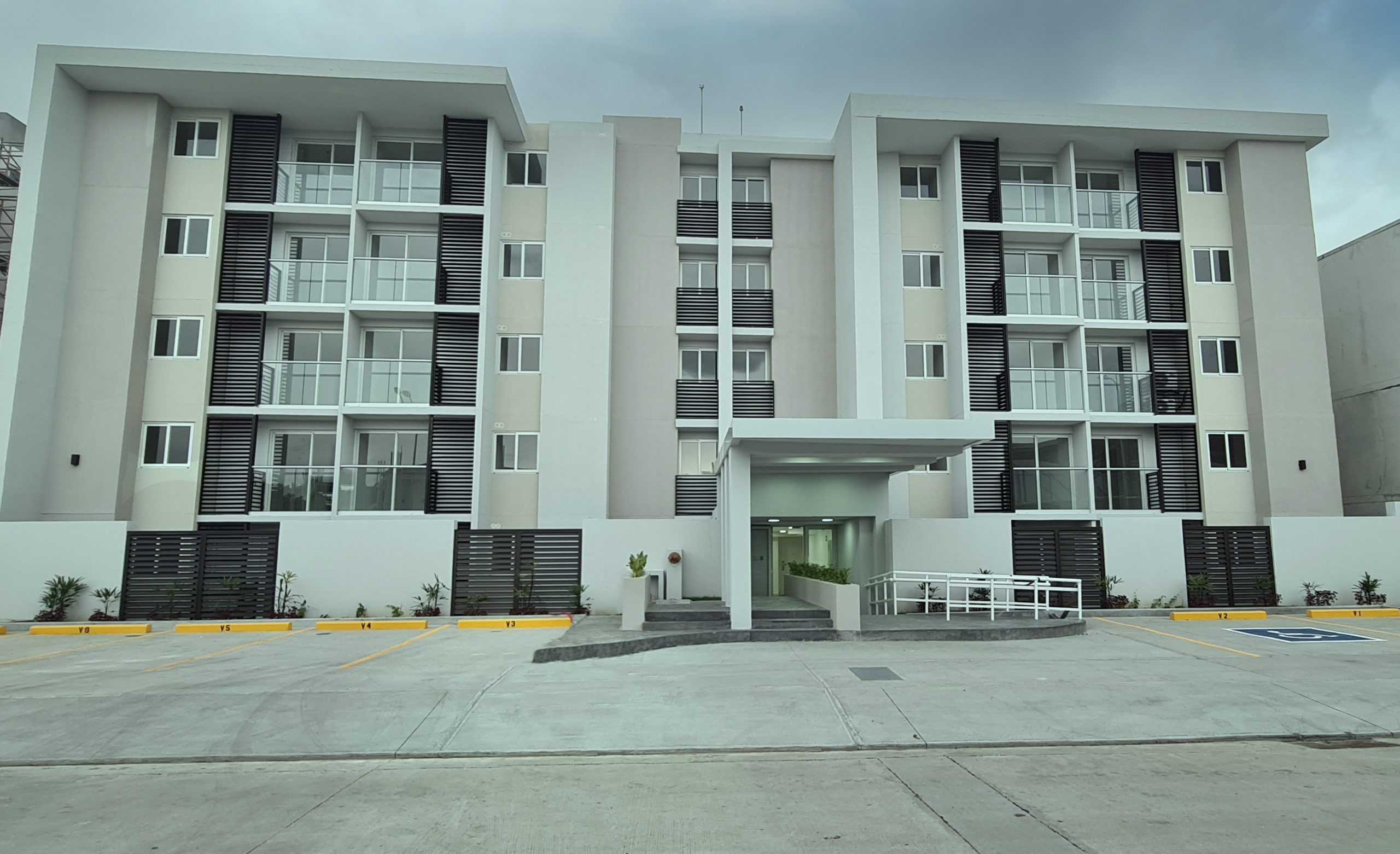 fachada Panama viejo residences scaled